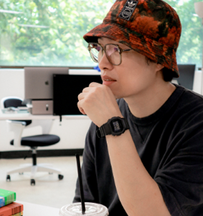 인터뷰어 사진